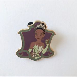 🏰 Tiana Princess Shield Disney Pin